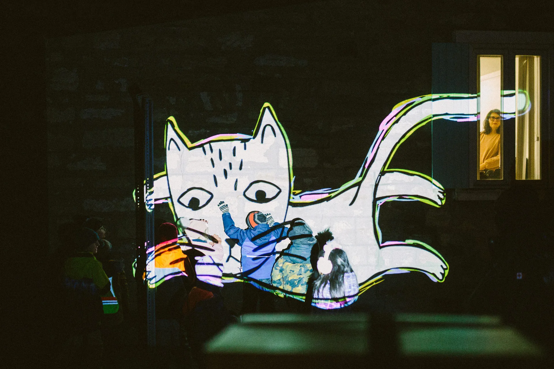 VJ Suave Suaveciclo moving projections of a white cat that seems to be flying