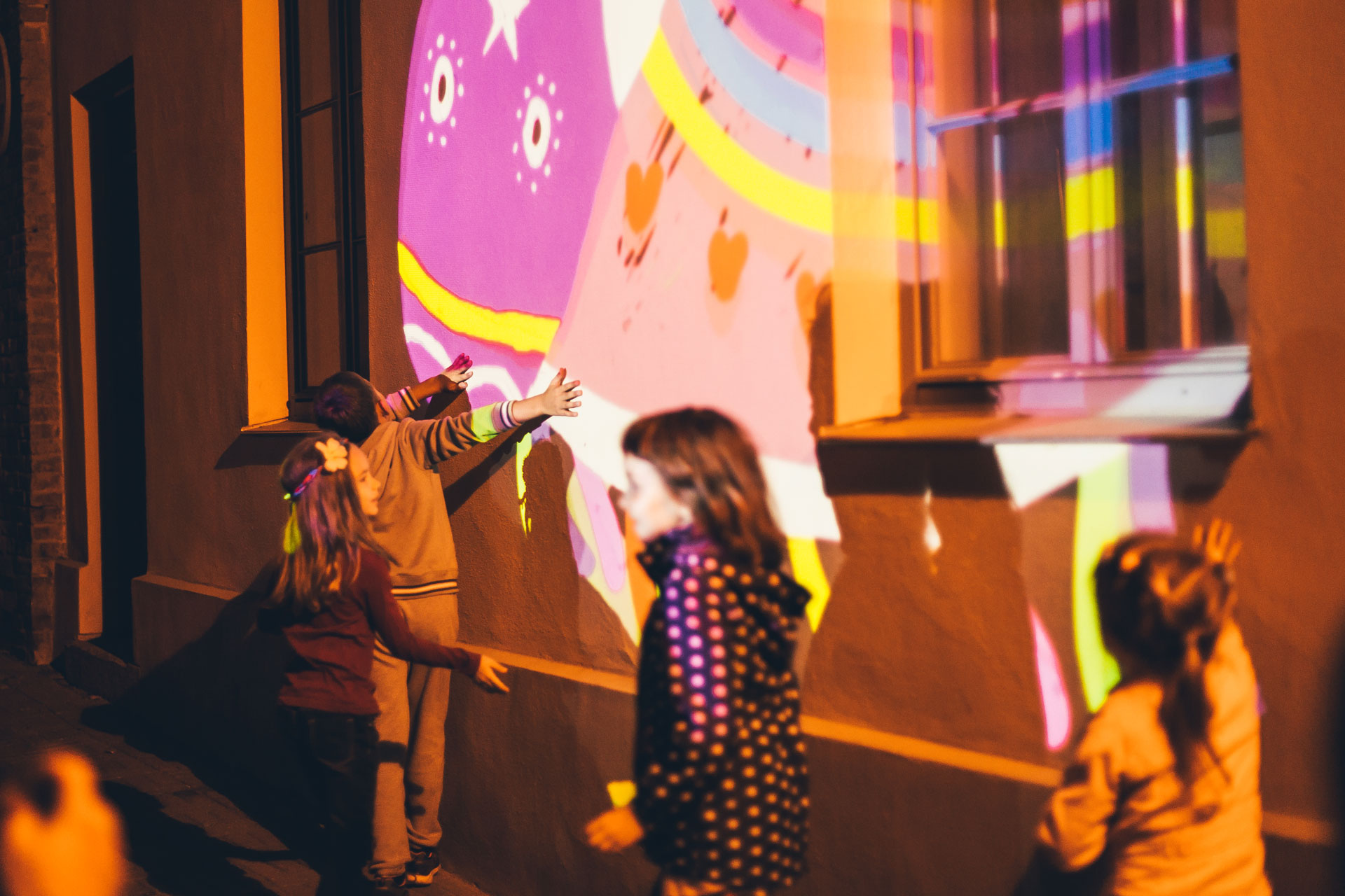 VJ Suave Suaveciclo conducting mobile projections of folklore enchanted being bumba meu boi